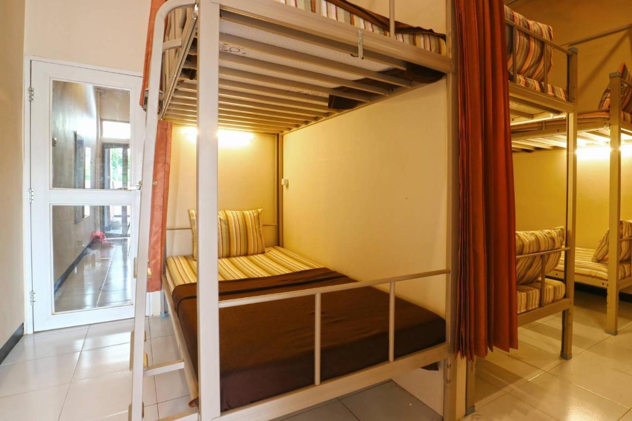 Pondok Backpacker City Square Malang Exteriör bild